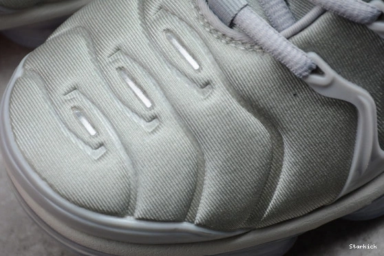 PLUS SILVER WOLF DARK OG00160 GREY VAPORMAX 1230